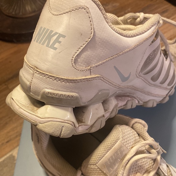 Mens white Nike REAX Training athletic shoes - Picture 3 of 5